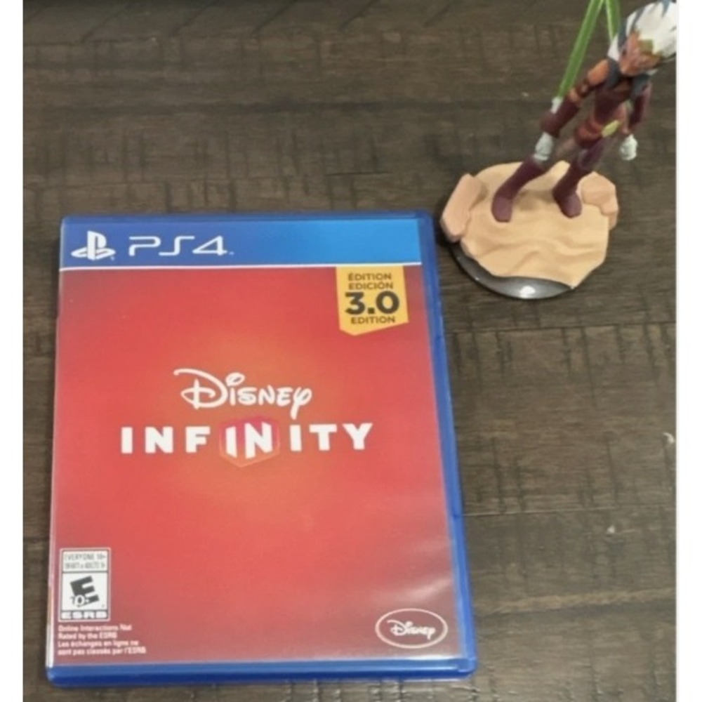 Disney Infinity 3.0 Marvel PS4 Starter Game Disc & Ahsoka Figure
